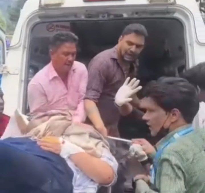 नैनीताल में जल संस्थान का ट्रक अनियंत्रित, दिल्ली की दो महिला पर्यटक गंभीर घायल; ब्रेक फेल होने की आशंका