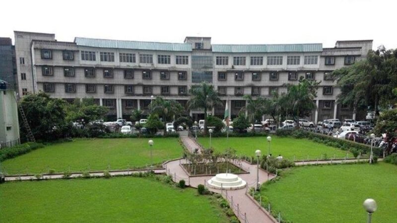 उत्तराखंड में बड़ा प्रशासनिक फेरबदल: 11 IAS-IFS अधिकारियों के विभाग बदले, शिक्षा, वित्त, परिवहन व आबकारी में नई जिम्मेदारियां