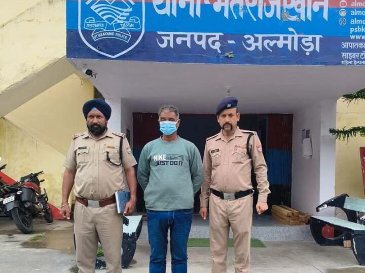 नौकरी का झांसा देकर ₹2.50 लाख ठगने वाला 2 साल से फरार आरोपी अमरोहा से गिरफ्तार