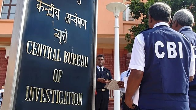एलयूसीसी चिटफंड घोटाला: सीबीआई ने 18 आरोपियों व संस्था के खिलाफ आरोपपत्र दायर, 400 करोड़ से अधिक की धोखाधड़ी का आरोप