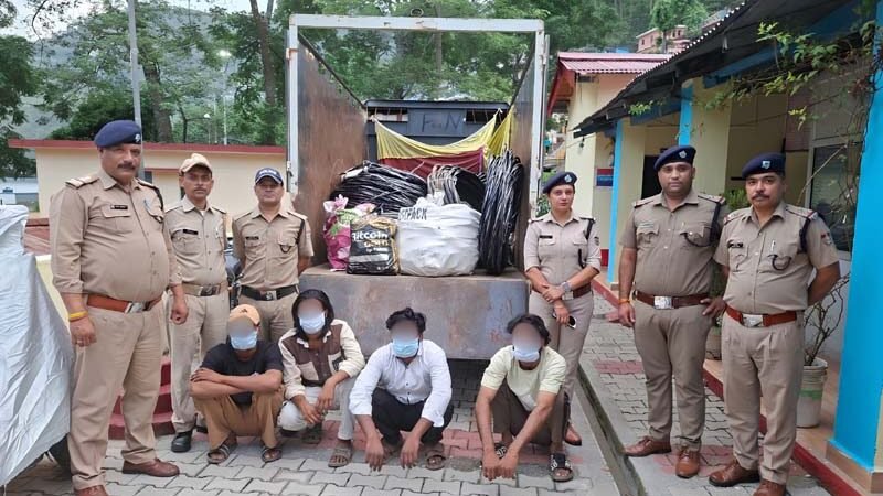 कर्णप्रयाग पुलिस की बड़ी कामयाबी: 24 घंटे में ₹8 लाख की चोरी गई विद्युत सामग्री बरामद, चार आरोपी गिरफ्तार
