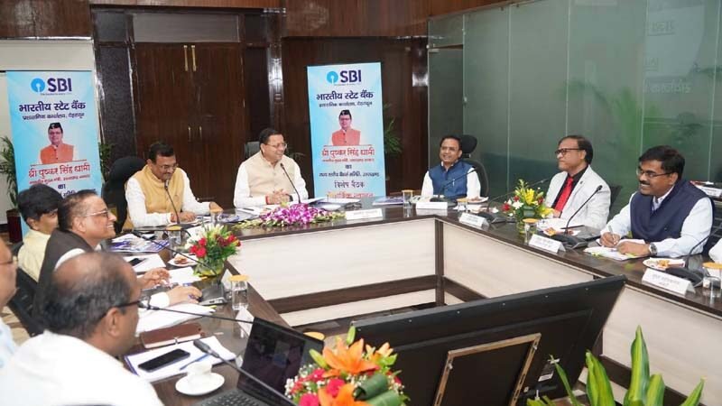 मुख्यमंत्री धामी ने बैंकों को दिए निर्देश, किसानों, युवाओं और उद्यमियों तक आसान हो ऋण की पहुंच