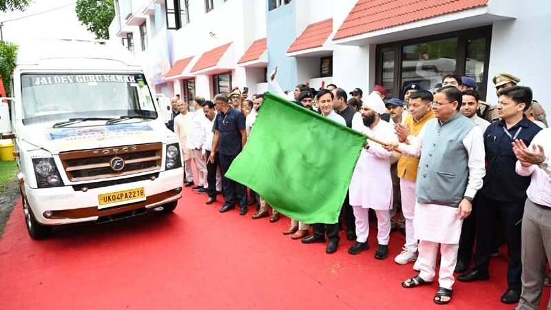 टनकपुर से कैलाश मानसरोवर यात्रा का शुभारंभ, मुख्यमंत्री धामी ने प्रथम दल को दिखाई हरी झंडी