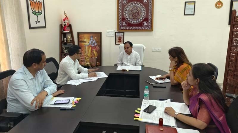 समग्र शिक्षा का बजट समय पर खर्च न होने पर शिक्षा मंत्री सख्त, अधिकारियों को लगाई फटकार; पदोन्नति और तबादलों में तेजी के निर्देश