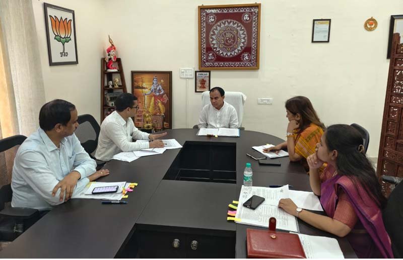 समग्र शिक्षा का बजट समय पर खर्च न होने पर शिक्षा मंत्री सख्त, अधिकारियों को लगाई फटकार; पदोन्नति और तबादलों में तेजी के निर्देश
