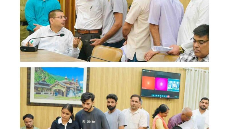देहरादून समाधान दिवस में उमड़ा जनसैलाब, 176 शिकायतें दर्ज; बुजुर्ग उत्पीड़न, अवैध कब्जों और घरेलू हिंसा पर प्रशासन सख्त