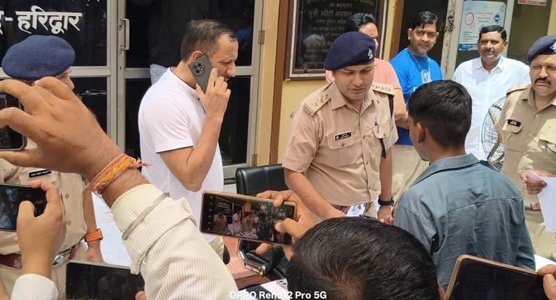 CEIR पोर्टल से कलियर पुलिस ने लौटाए 52 गुमशुदा मोबाइल, ₹10 लाख से अधिक की संपत्ति बरामद