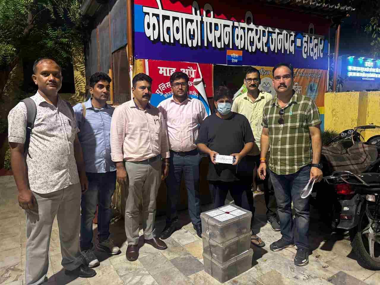 कॉस्मेटिक स्टोर की आड़ में चल रहा था नशीली दवाओं का कारोबार, STF ने दबोचा शातिर तस्कर