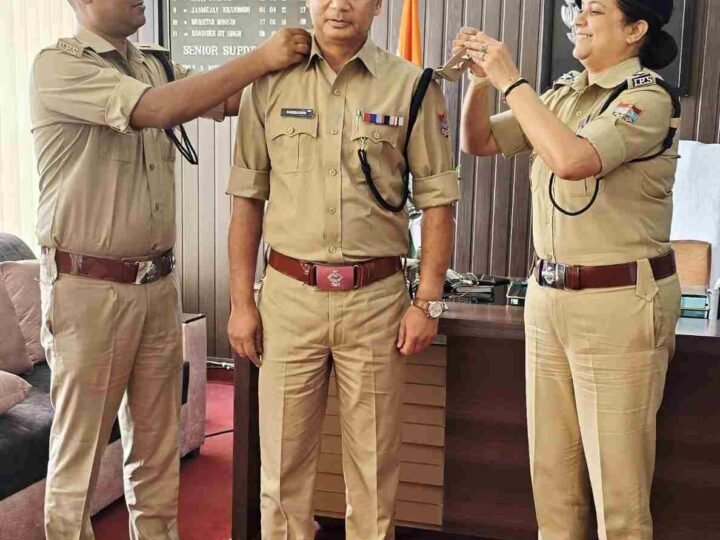 टिहरी पुलिस में पिपिंग सेरेमनी: निरीक्षक नदीम अतहर बने डीएसपी, एसएसपी श्वेता चौबे ने पहनाए नए रैंक