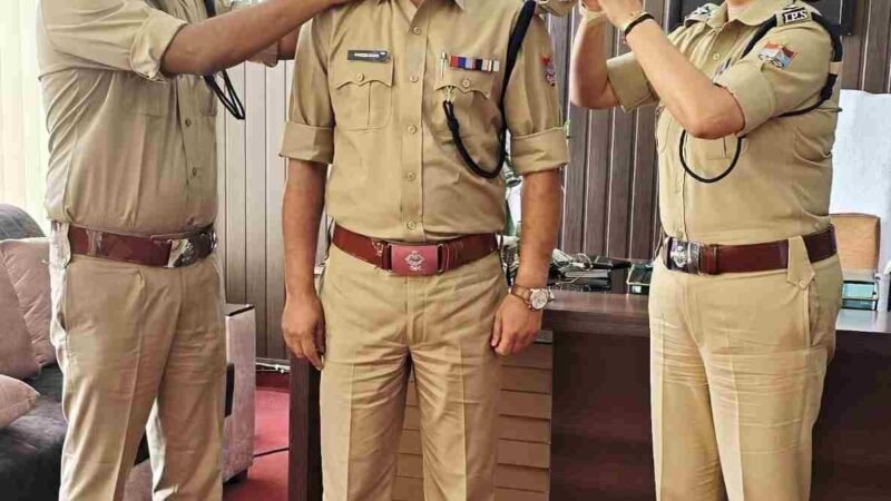 टिहरी पुलिस में पिपिंग सेरेमनी: निरीक्षक नदीम अतहर बने डीएसपी, एसएसपी श्वेता चौबे ने पहनाए नए रैंक