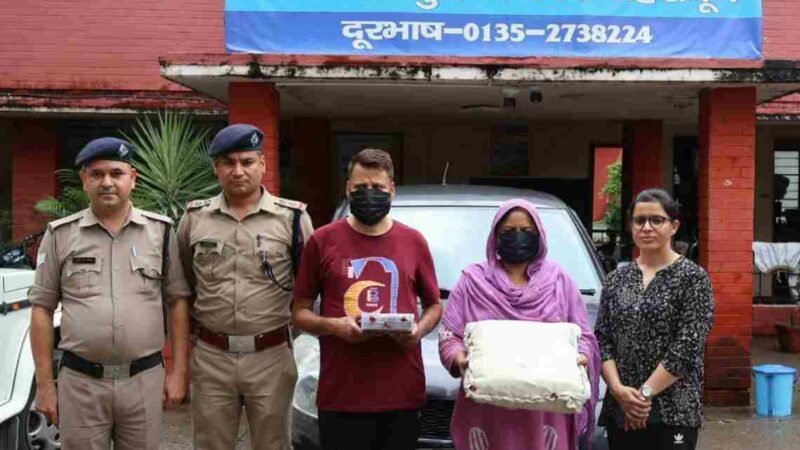 राजपुर के बड़े साड़ी शोरूम में लाखों की चोरी का खुलासा, महिला समेत दो आरोपी दिल्ली से गिरफ्तार