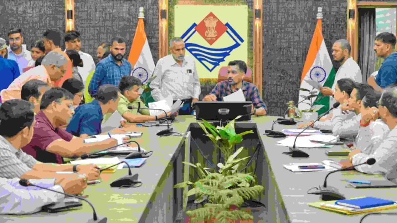 समाधान दिवस में डीएम के सामने पहुंचीं 169 शिकायतें, अवैध कब्जों पर सख्ती और लापरवाह अधिकारियों पर कार्रवाई के निर्देश