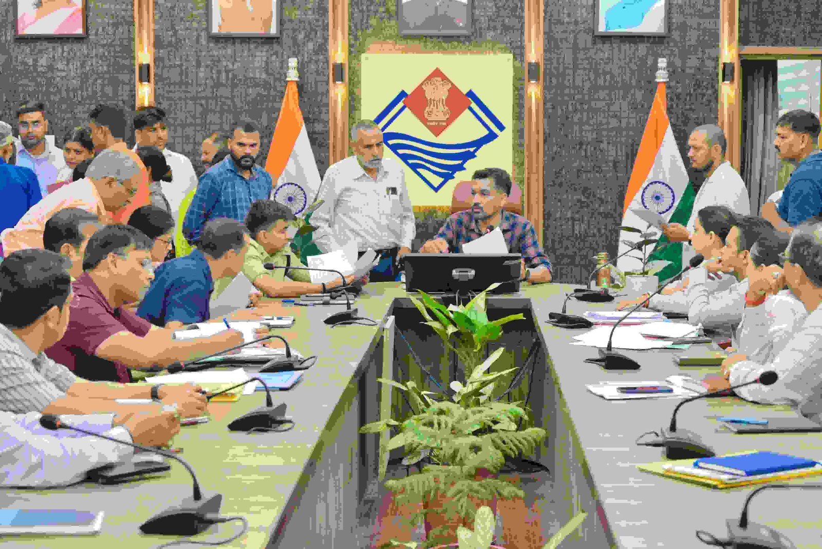 समाधान दिवस में डीएम के सामने पहुंचीं 169 शिकायतें, अवैध कब्जों पर सख्ती और लापरवाह अधिकारियों पर कार्रवाई के निर्देश