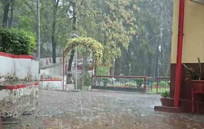 मूसलाधार बारिश से नैनीताल बेहाल, आधा दर्जन ग्रामीण मार्ग और एक प्रमुख जिला मार्ग बंद