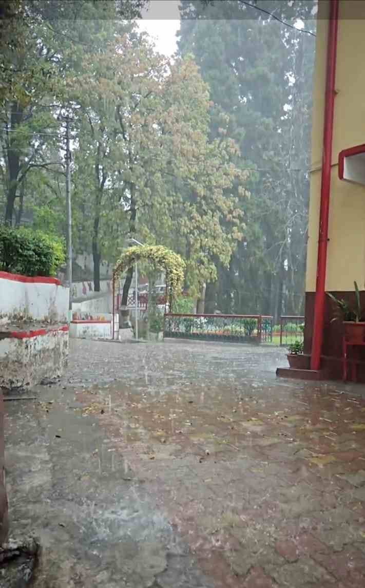 मूसलाधार बारिश से नैनीताल बेहाल, आधा दर्जन ग्रामीण मार्ग और एक प्रमुख जिला मार्ग बंद