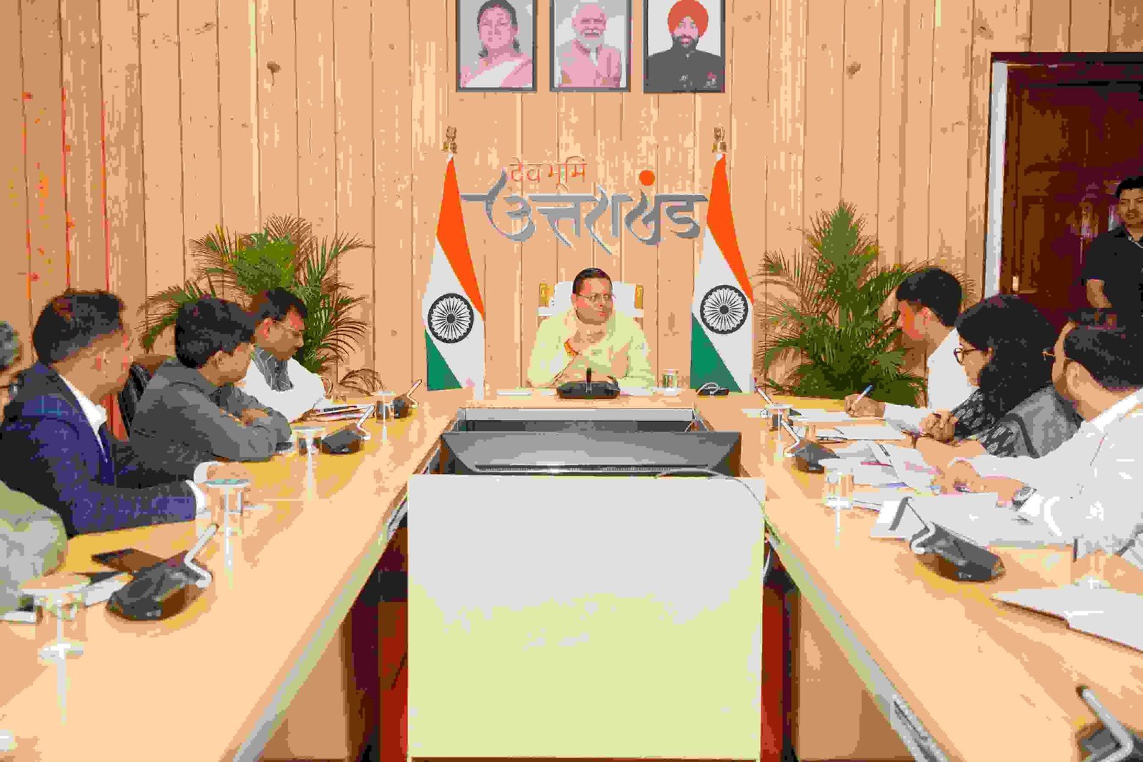 मुख्यमंत्री धामी ने नीति आयोग के साथ विकास रोडमैप पर की चर्चा, स्वास्थ्य, महिला सशक्तीकरण और जल संरक्षण पर दिया विशेष जोर