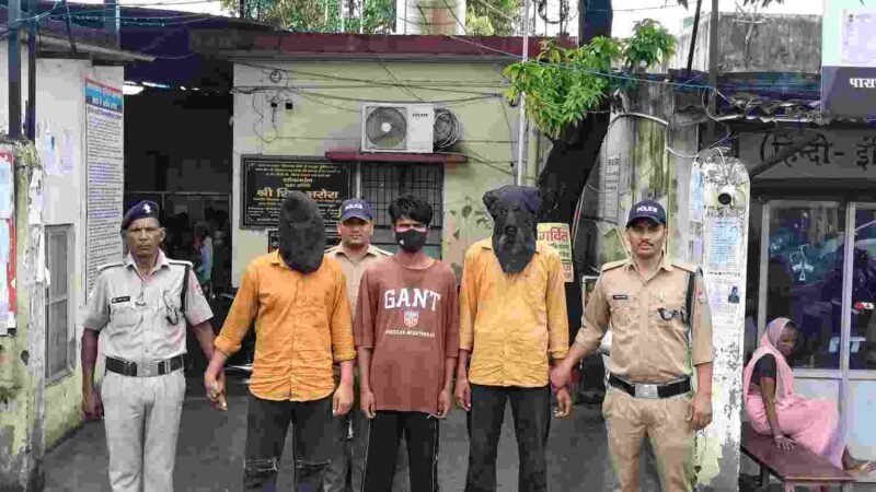 वाहन चोर गिरोह का भंडाफोड़, चोरी की स्प्लेंडर बाइक समेत तीन शातिर आरोपी गिरफ्तार