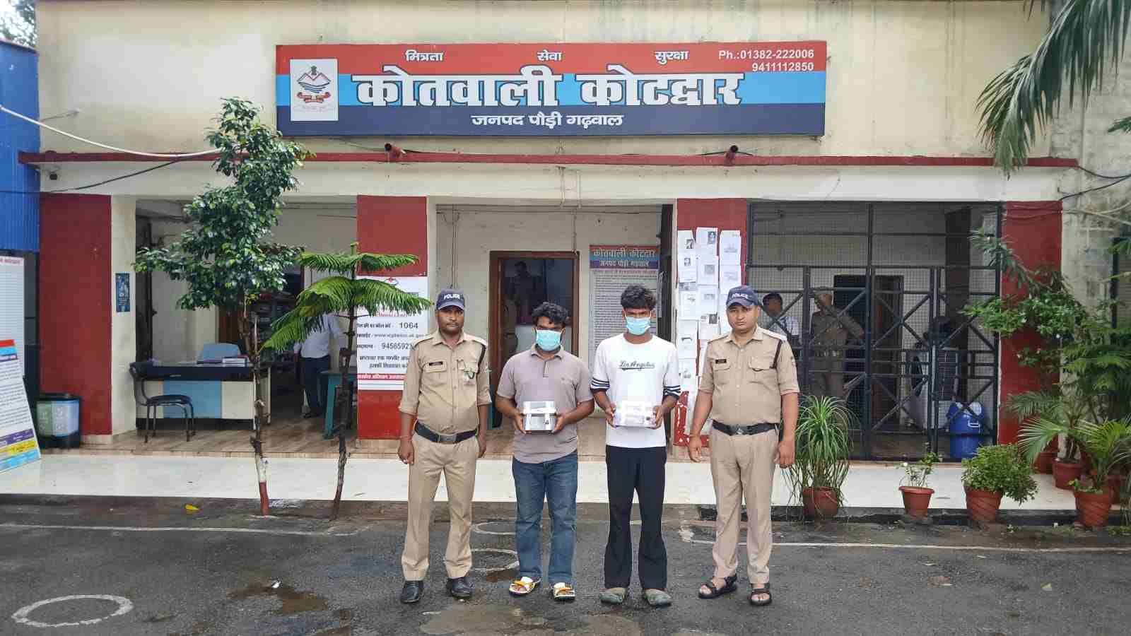 36 लाख की 120 ग्राम स्मैक के साथ दो नशा तस्कर गिरफ्तार, कोटद्वार पुलिस की बड़ी कार्रवाई