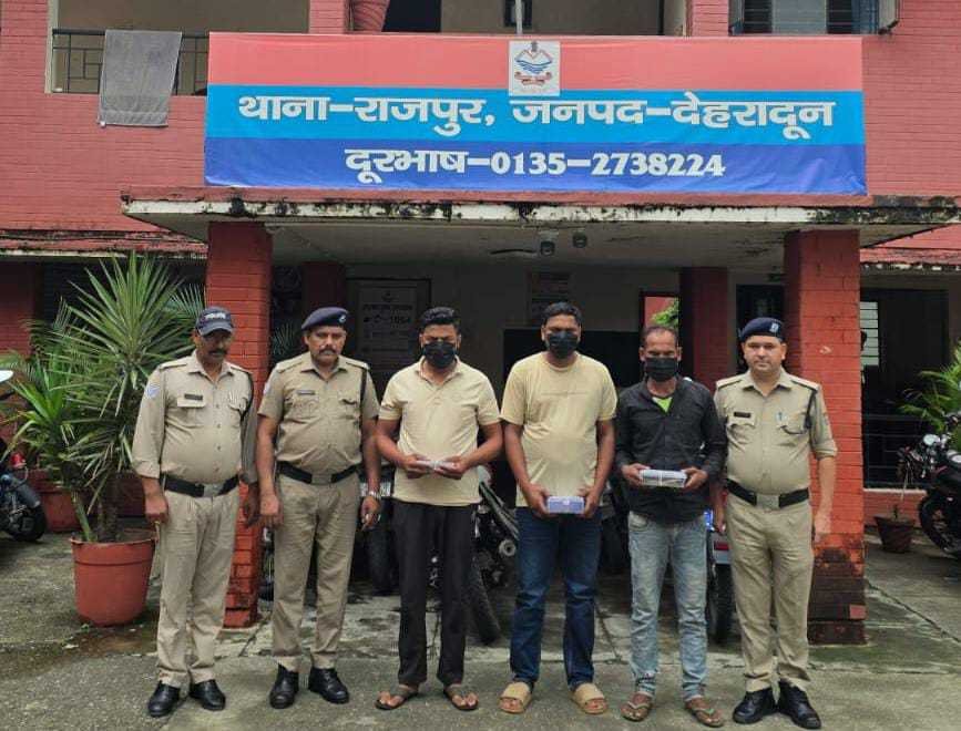 राजपुर में बंद मकान से चोरी का खुलासा, तीन शातिर चोर गिरफ्तार; ₹1.05 लाख नकदी समेत सामान बरामद