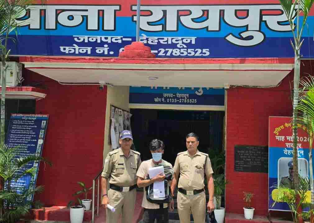 रायपुर में 15 लाख की चोरी का खुलासा, नशे का आदी शातिर चोर गिरफ्तार; ज्वेलरी, लैपटॉप और अन्य सामान बरामद