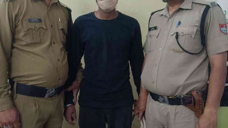 अल्मोड़ा में हत्या की सनसनीखेज वारदात का कुछ ही घंटों में खुलासा, आरोपी हथौड़ा और चाकू समेत गिरफ्तार