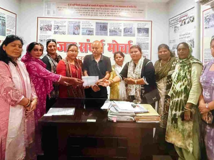 स्वयं सहायता समूहों से ही टेक होम राशन वितरण की मांग, नारी शक्ति संगठन ने रघुनाथ सिंह नेगी को सौंपा ज्ञापन