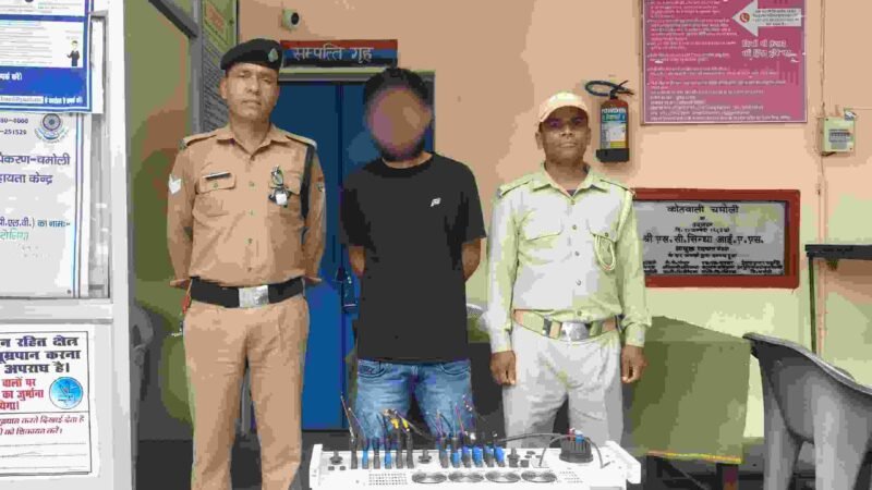 चमोली पुलिस ने सोलर प्लांट से 3.50 लाख की चोरी का किया खुलासा, आरोपी गिरफ्तार; सोलर इन्वर्टर बरामद
