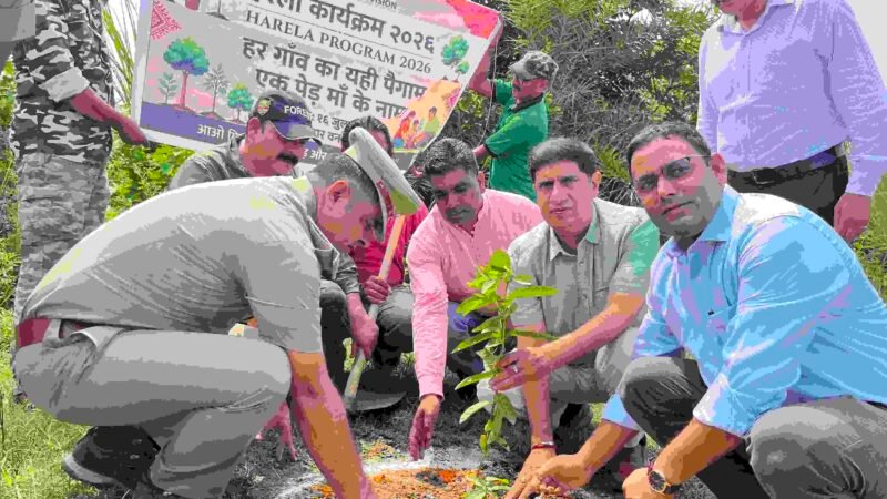 हरेला पर कैबिनेट मंत्री प्रदीप बत्रा ने किया पौधारोपण, ‘एक पेड़ माँ के नाम’ अभियान से जुड़ने का किया आह्वान
