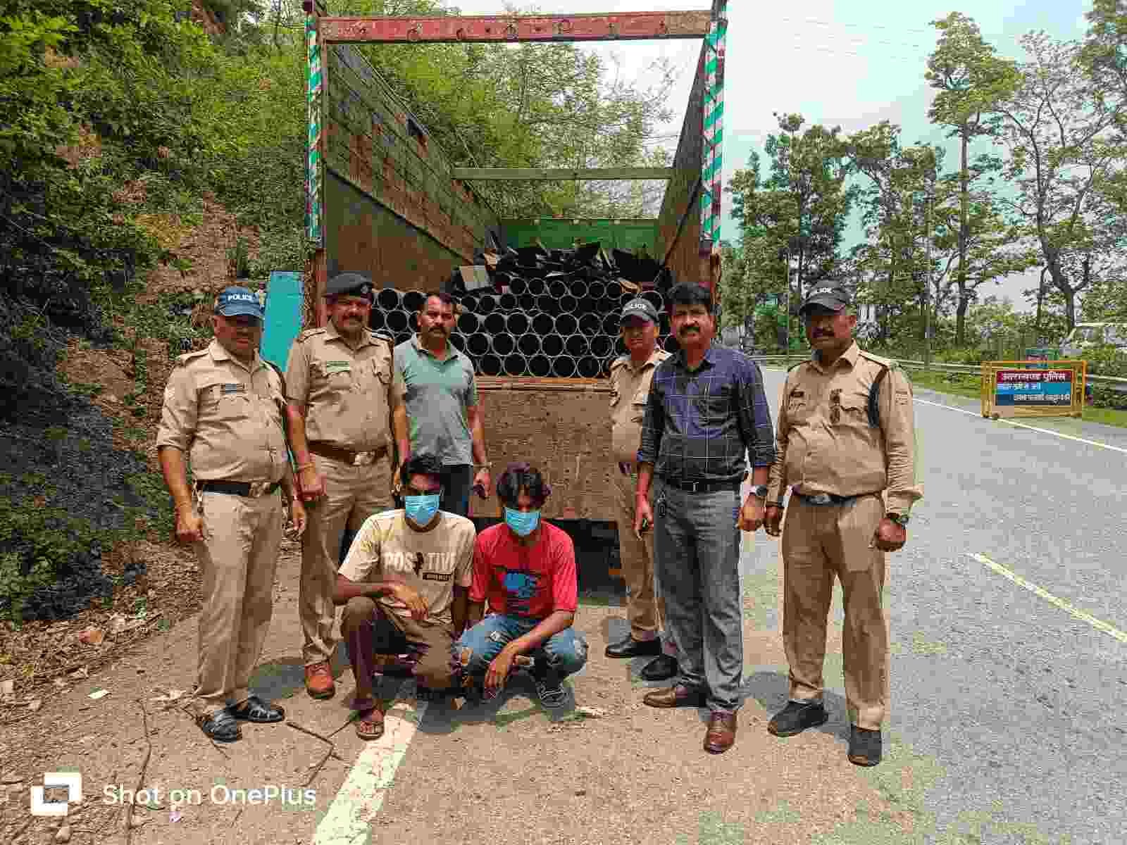 टिहरी पुलिस ने 24 घंटे में 8 लाख के चोरी गए पाइप बरामद किए, दो शातिर चोर गिरफ्तार