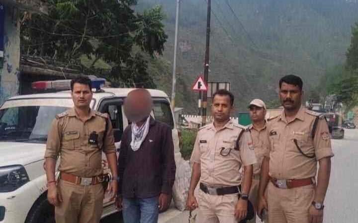 आदतन अपराधी अजीम अंसारी छह माह के लिए जिला बदर, अल्मोड़ा पुलिस की सख्त कार्रवाई