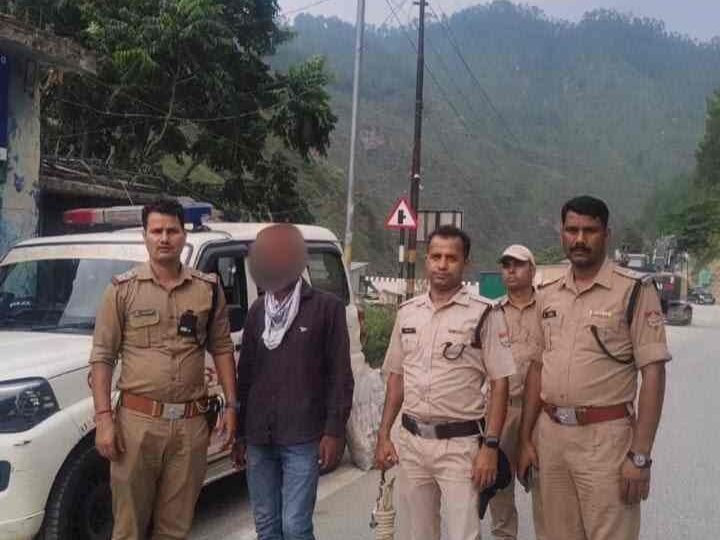 आदतन अपराधी अजीम अंसारी छह माह के लिए जिला बदर, अल्मोड़ा पुलिस की सख्त कार्रवाई