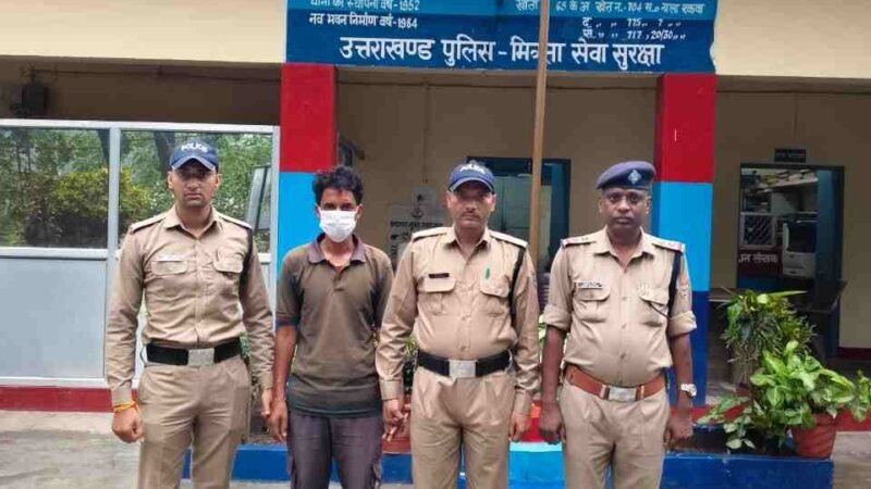 पौड़ी पुलिस ने चरस तस्करी के मुख्य सप्लायर को दबोचा, दो एनडीपीएस मामलों में फरार ₹5 हजार का ईनामी आरोपी उत्तरकाशी से गिरफ्तार