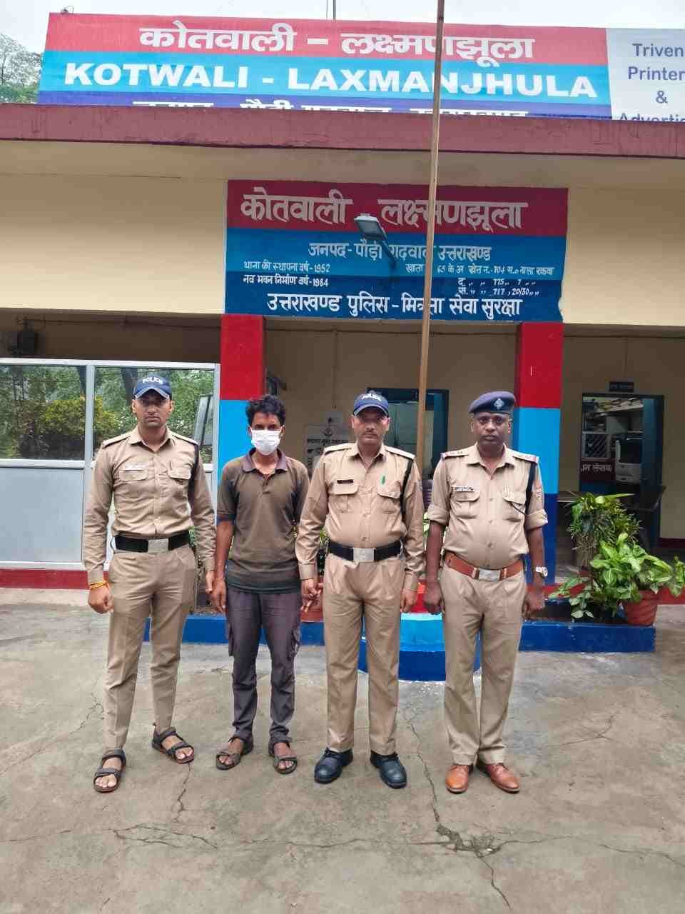 पौड़ी पुलिस ने चरस तस्करी के मुख्य सप्लायर को दबोचा, दो एनडीपीएस मामलों में फरार ₹5 हजार का ईनामी आरोपी उत्तरकाशी से गिरफ्तार