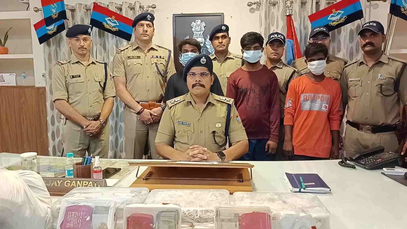 बाजपुर में 34 लाख की ज्वेलरी चोरी का खुलासा, 3 शातिर चोर गिरफ्तार; चोरी का पूरा माल बरामद