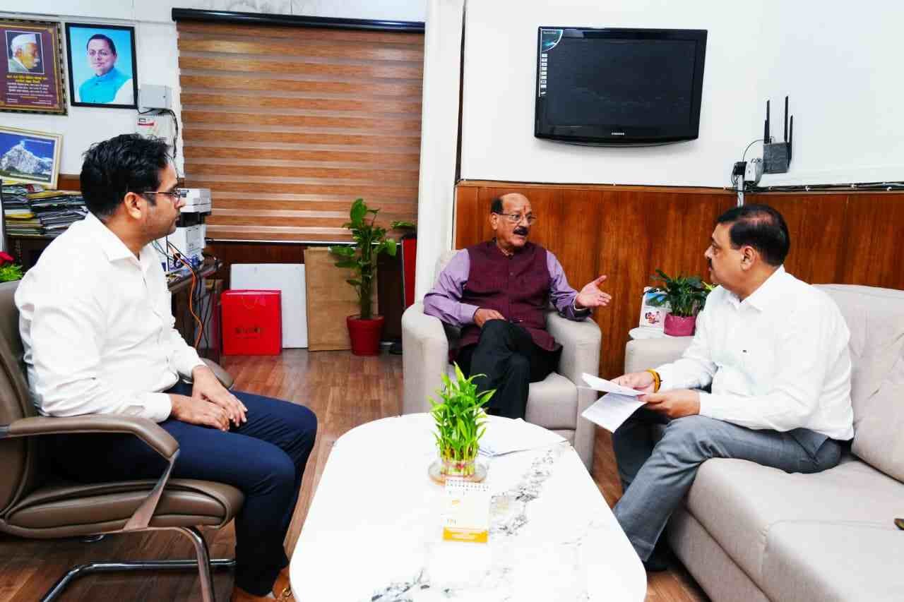 टिहरी मेडिकल कॉलेज के निर्माण को मिलेगी रफ्तार, स्वास्थ्य मंत्री सुबोध उनियाल ने की तैयारियों की समीक्षा