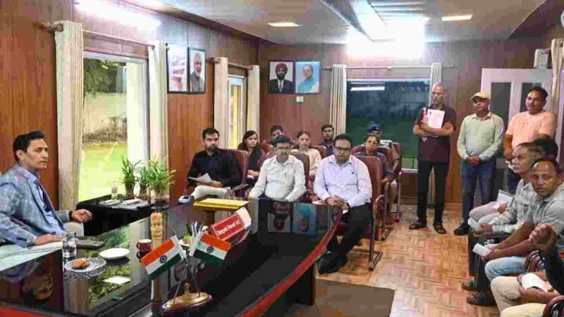कुमाऊँ आयुक्त दीपक रावत ने जनता की सुनी समस्या त्वरित गति से निपटाने के दिये दिशा निर्देश
