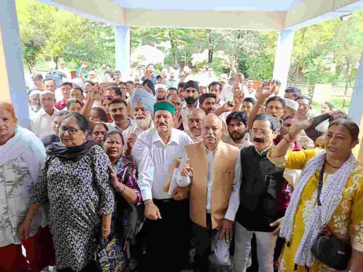व्यावसायिक प्रशिक्षकों और छात्रों के मुद्दे पर जन संघर्ष मोर्चा का प्रदर्शन, शिक्षा मंत्री की बर्खास्तगी की उठाई मांग