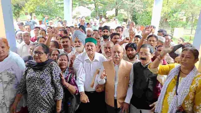 व्यावसायिक प्रशिक्षकों और छात्रों के मुद्दे पर जन संघर्ष मोर्चा का प्रदर्शन, शिक्षा मंत्री की बर्खास्तगी की उठाई मांग