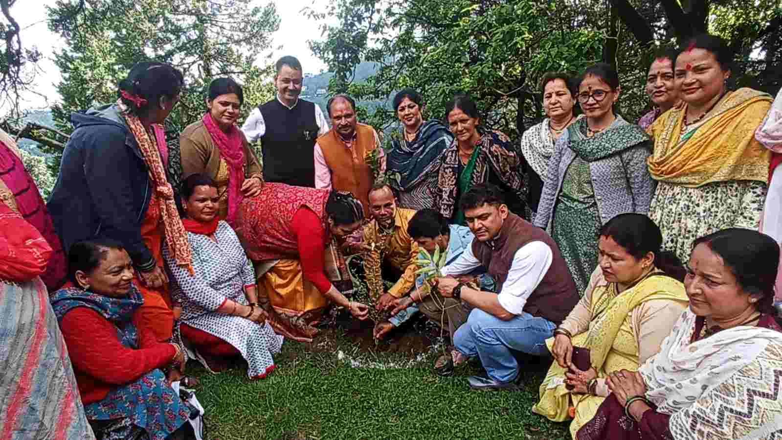 महिला समूह प्रेरणा संगठन के पौधरोपण अभियान में विधायक सरिता आर्या शामिल, पर्यावरण संरक्षण का दिया संदेश