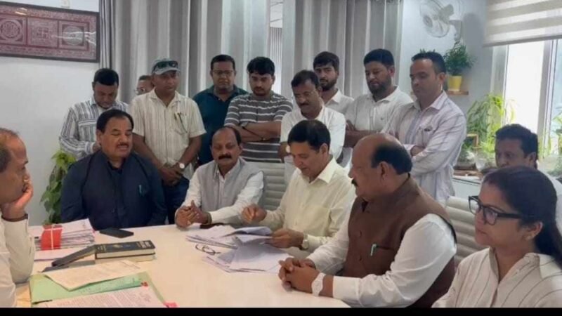 एसआईआर प्रक्रिया में खामियों का आरोप, कांग्रेस प्रतिनिधिमंडल ने मुख्य निर्वाचन अधिकारी को सौंपा ज्ञापन