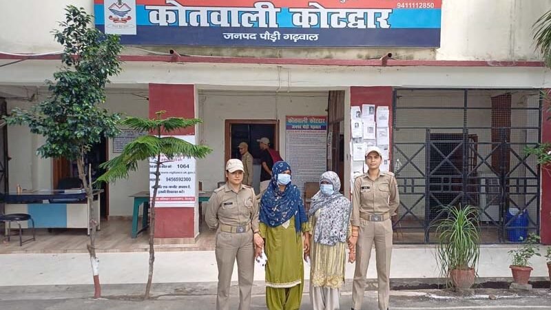 सिद्धबली मंदिर में श्रद्धालुओं को निशाना बनाने वाली दो शातिर महिला टप्पेबाज गिरफ्तार, चोरी की सोने की चेन-लॉकेट बरामद