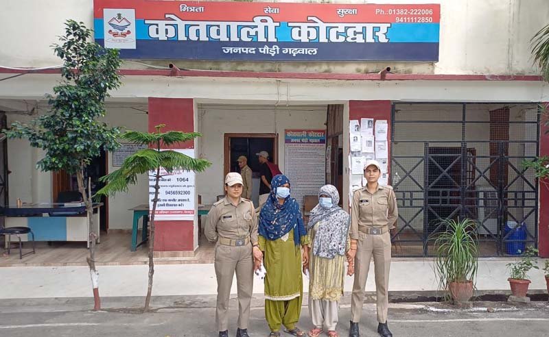 सिद्धबली मंदिर में श्रद्धालुओं को निशाना बनाने वाली दो शातिर महिला टप्पेबाज गिरफ्तार, चोरी की सोने की चेन-लॉकेट बरामद