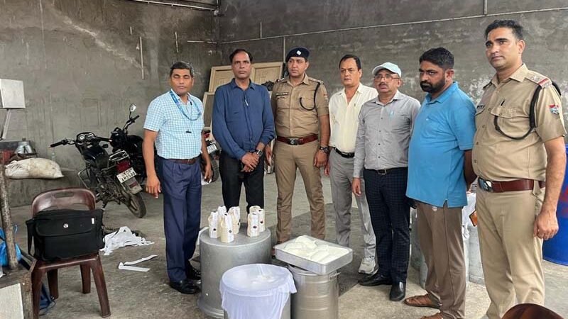 हरिद्वार में नकली पनीर फैक्ट्री पर छापा, 50 किलो पनीर नष्ट; खाद्य सुरक्षा विभाग ने भेजे जांच के लिए नमूने