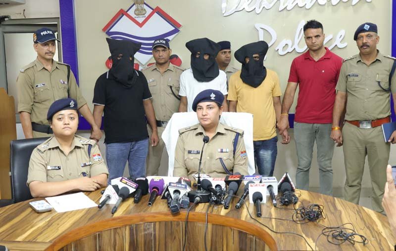 रायपुर फायरिंग कांड का खुलासा: पुरानी रंजिश में चली गोलियां, तीन आरोपी गिरफ्तार, मुख्य आरोपी फरार