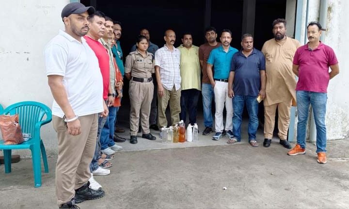 एसटीएफ की बड़ी कार्रवाई: किच्छा में 15,650 लीटर प्रतिबंधित केमिकल का जखीरा बरामद, गोदाम सील