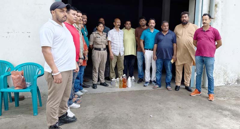 एसटीएफ की बड़ी कार्रवाई: किच्छा में 15,650 लीटर प्रतिबंधित केमिकल का जखीरा बरामद, गोदाम सील