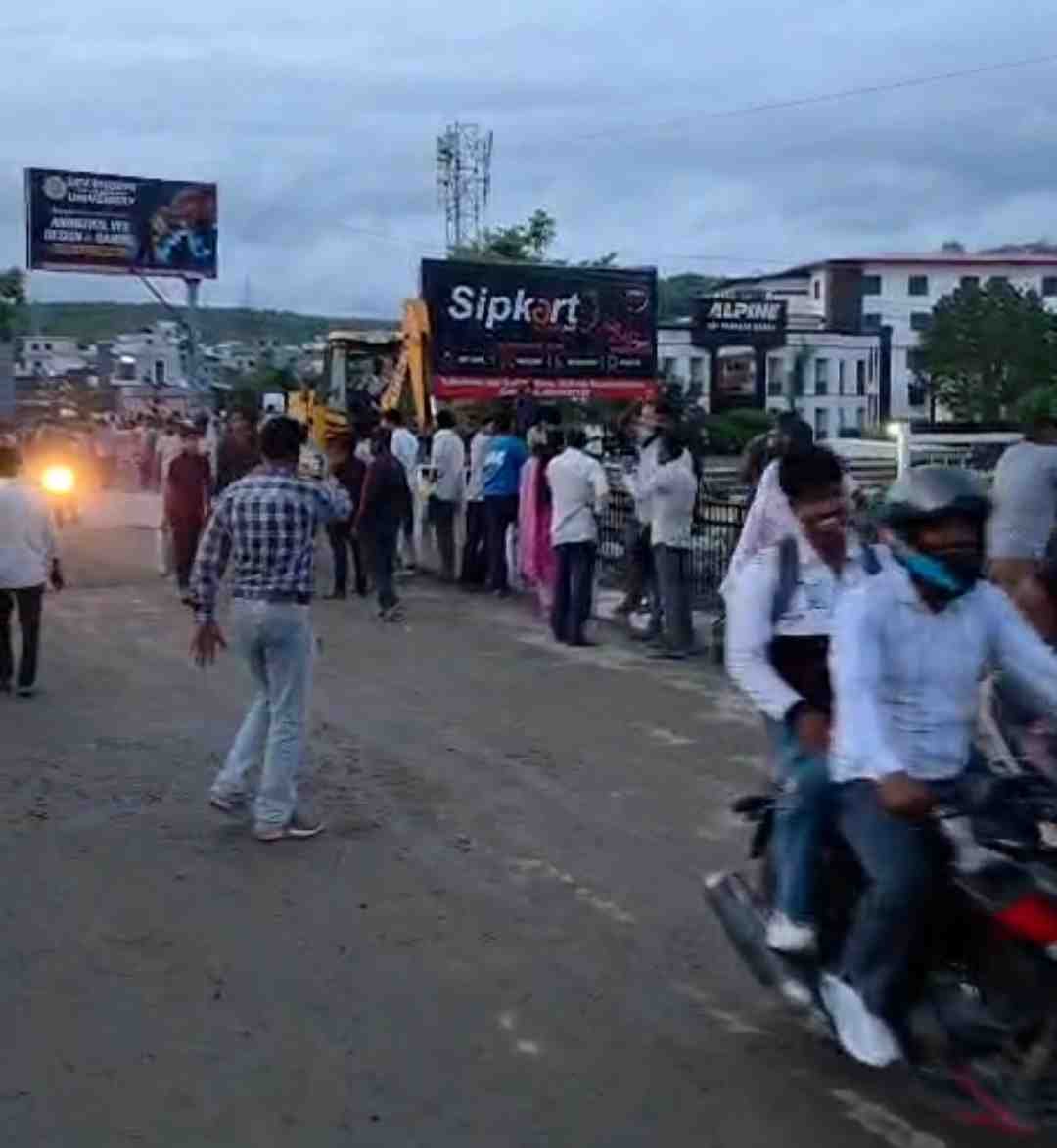 नंदा की चौकी में 12 घंटे में बहाल हुआ आवागमन
