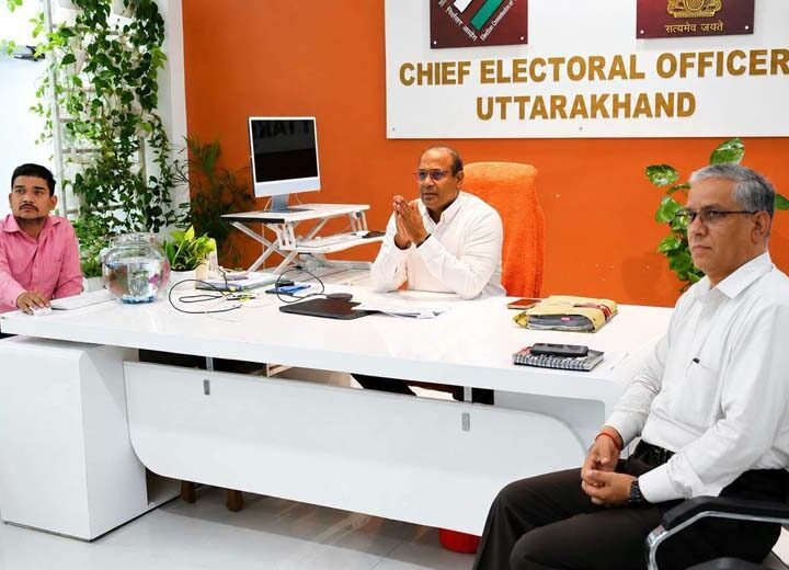 मतदाता सूची पुनरीक्षण में लापरवाही नहीं होगी बर्दाश्त, मुख्य निर्वाचन अधिकारी ने दिए सख्त निर्देश