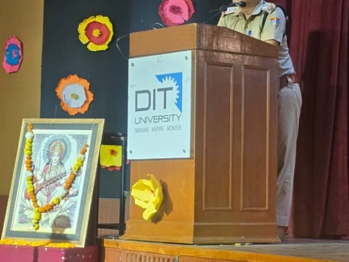 डीआईटी विश्वविद्यालय में यातायात पुलिस की जागरूकता कार्यशाला, 500 छात्र-छात्राओं को सड़क सुरक्षा और गुड सेमेरिटन कानून की दी जानकारी