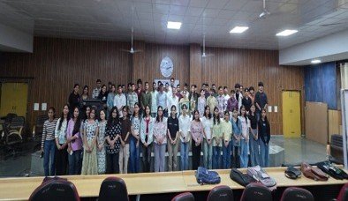 एआई के दौर में भविष्य के नीति-निर्माता तैयार करें विश्वविद्यालय: विशेषज्ञ